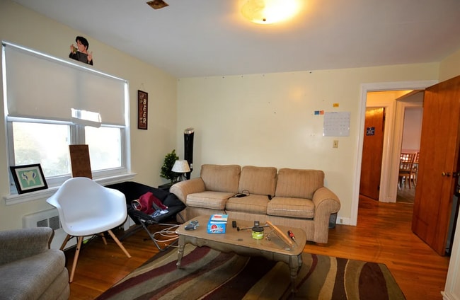 Building Photo - 16 Caltha Rd