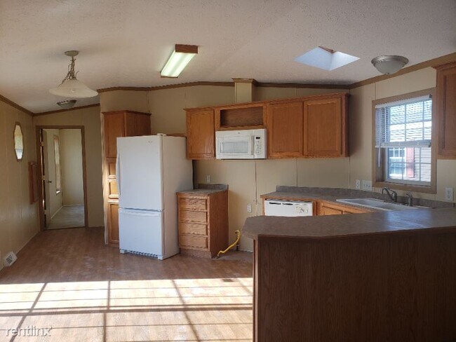Building Photo - 3 br, 2 bath Mobile Home - 122 W 16th St
