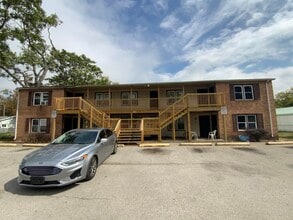 Building Photo - 111 Fairweight Ave