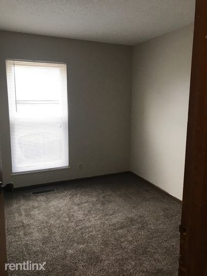 Building Photo - 2 br, 1 bath Apartment - Buda Apts