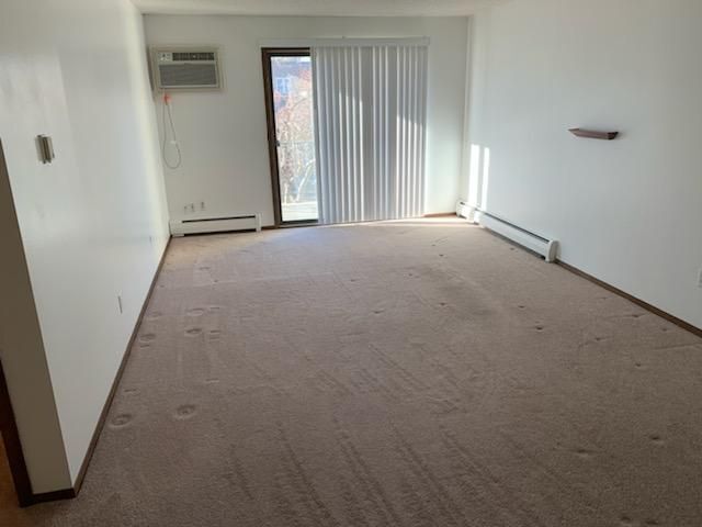 Living room - 2809 E Minnehaha Pky