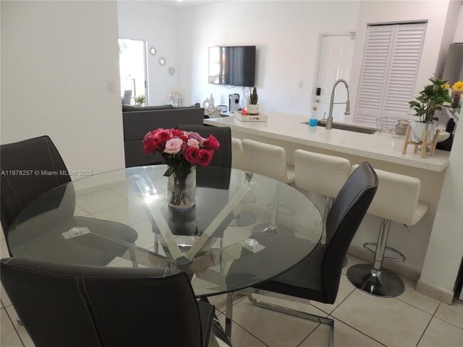 Foto del edificio - 7200 NW 114th Ave