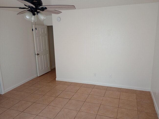 Building Photo - W Raven Dr