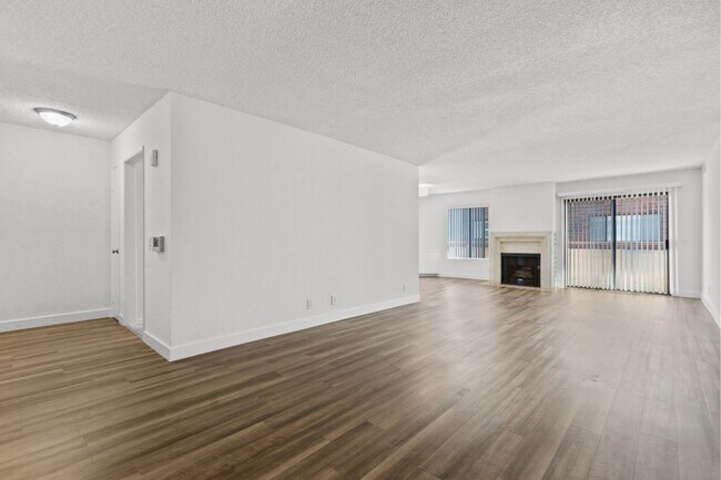 Foto del edificio - 10604 Wilkins Ave