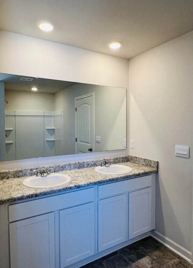 Building Photo - 146 Shadwood Pl