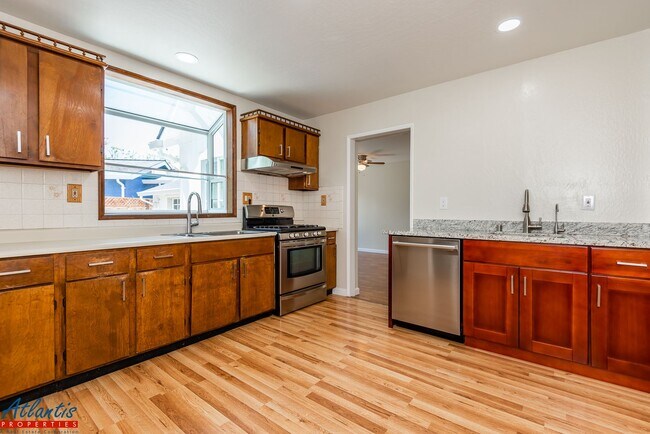 Building Photo - Lovely Home | Hardwood Flooring | Bonus Room
