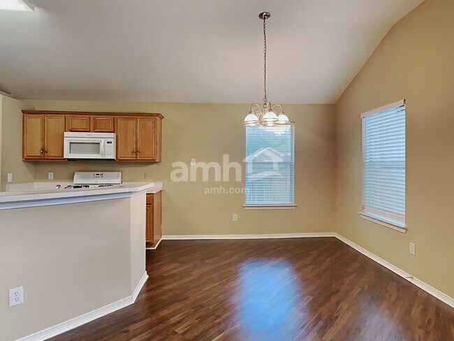 Building Photo - 1813 Sherwood Forest Circle