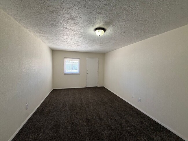 Building Photo - 317 Cagua Dr NE