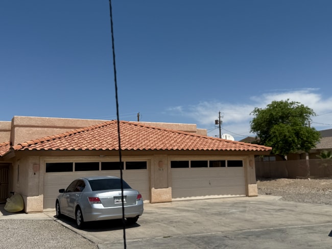 Building Photo - 3515 El Toro Dr