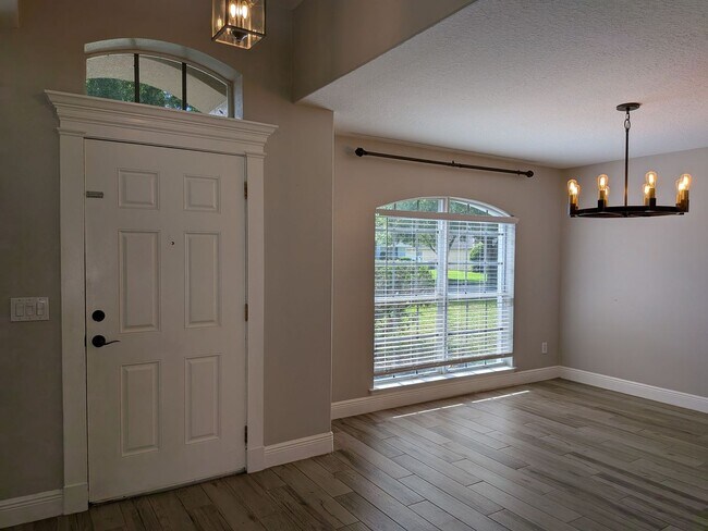 Building Photo - 5 Bedroom Home at East Lake Cove in Saint Cloud