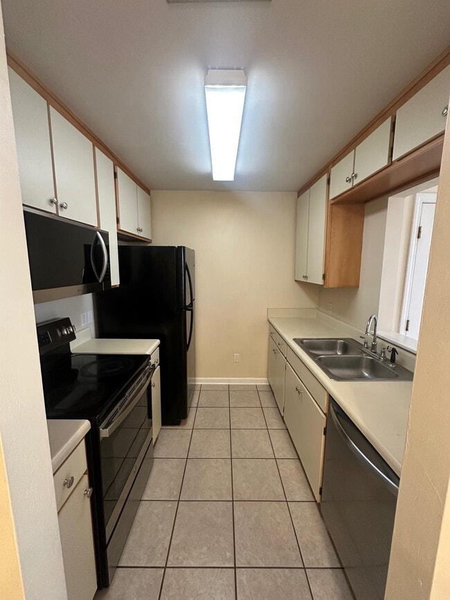 Building Photo - 1350 Castelnau Ct