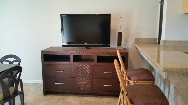 Foto del edificio - Beautiful Partly Furnished Studio