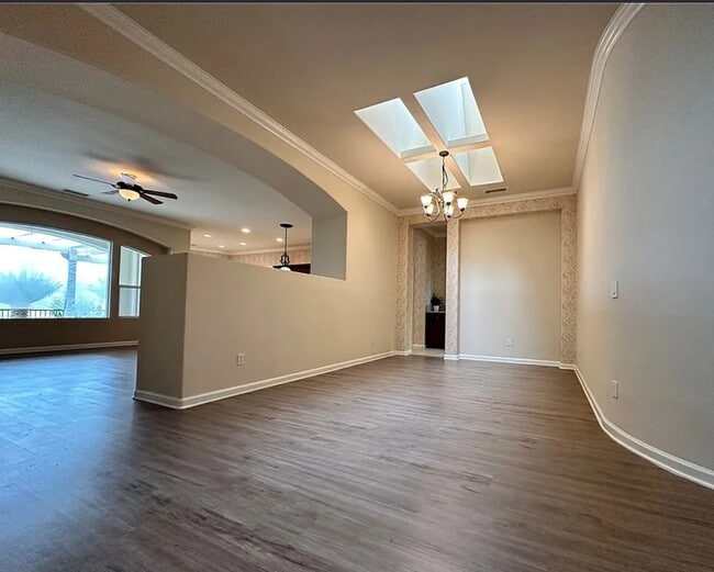 Dining room - 24212 Nobe St