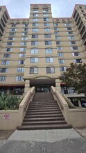 Building Photo - 1600 Park Cir