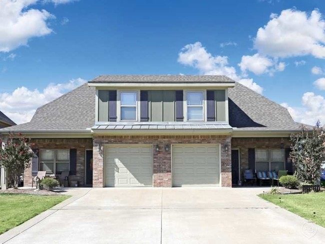 1 Car garage duplexes - Willowbrook Duplexes