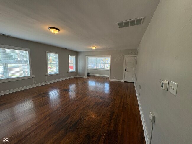 Foto del edificio - 4842 N College Ave