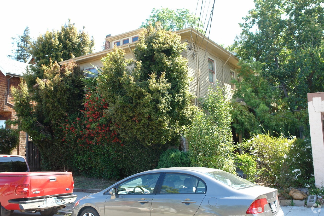 Building Photo - 1433 Spruce
