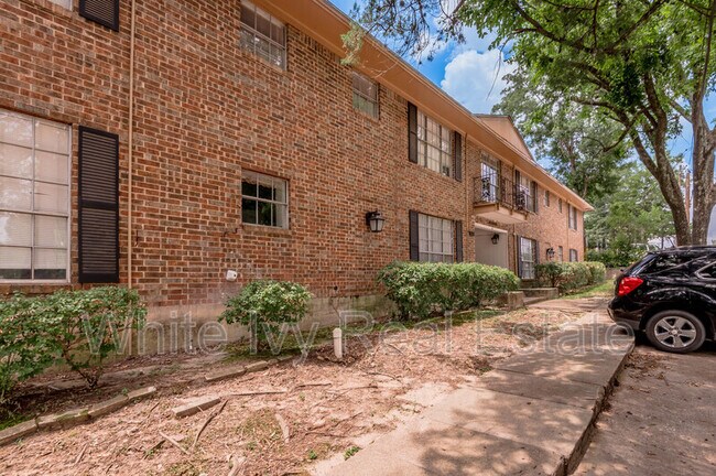 Foto del edificio - 818 University Ave