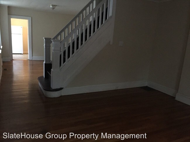 Building Photo - 4 br, 1 bath House - 588 Centre St