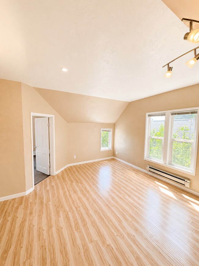 Building Photo - DASILVA RYAN DUPLEX