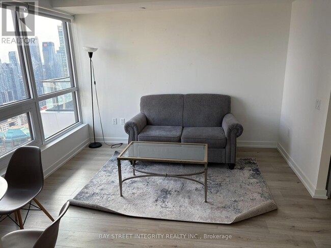 Photo du bâtiment - 395-3395 Bloor St E