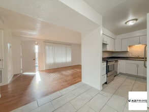 Building Photo - 2415 W Hazelwood St
