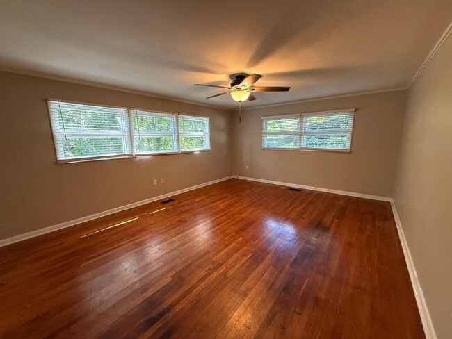 Building Photo - 36 Beechwood Dr