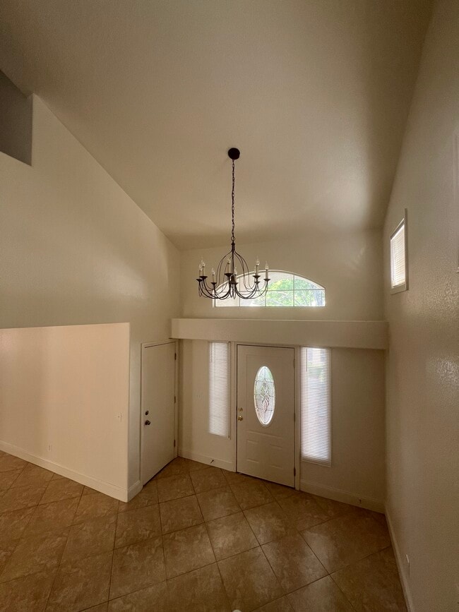 Building Photo - 1313 Paraiso St