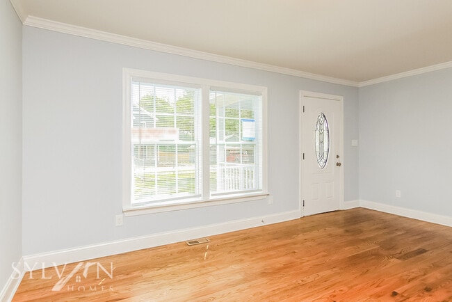 Building Photo - This charming home is ready for your perso...