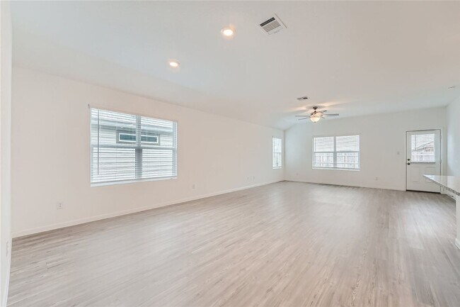 Foto del edificio - 3 bedrooms with 3.5 bathrooms! BONUS ROOM ...