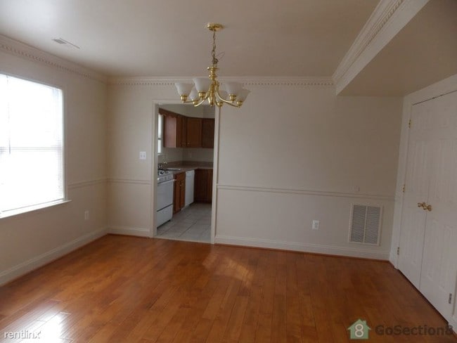 Building Photo - 122 Walnut Ave
