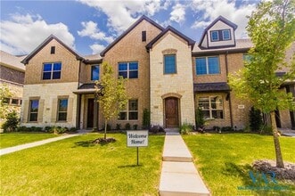 Building Photo - 2221 Jameson Ln
