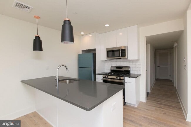 Foto del edificio - 2431 Frankford Ave