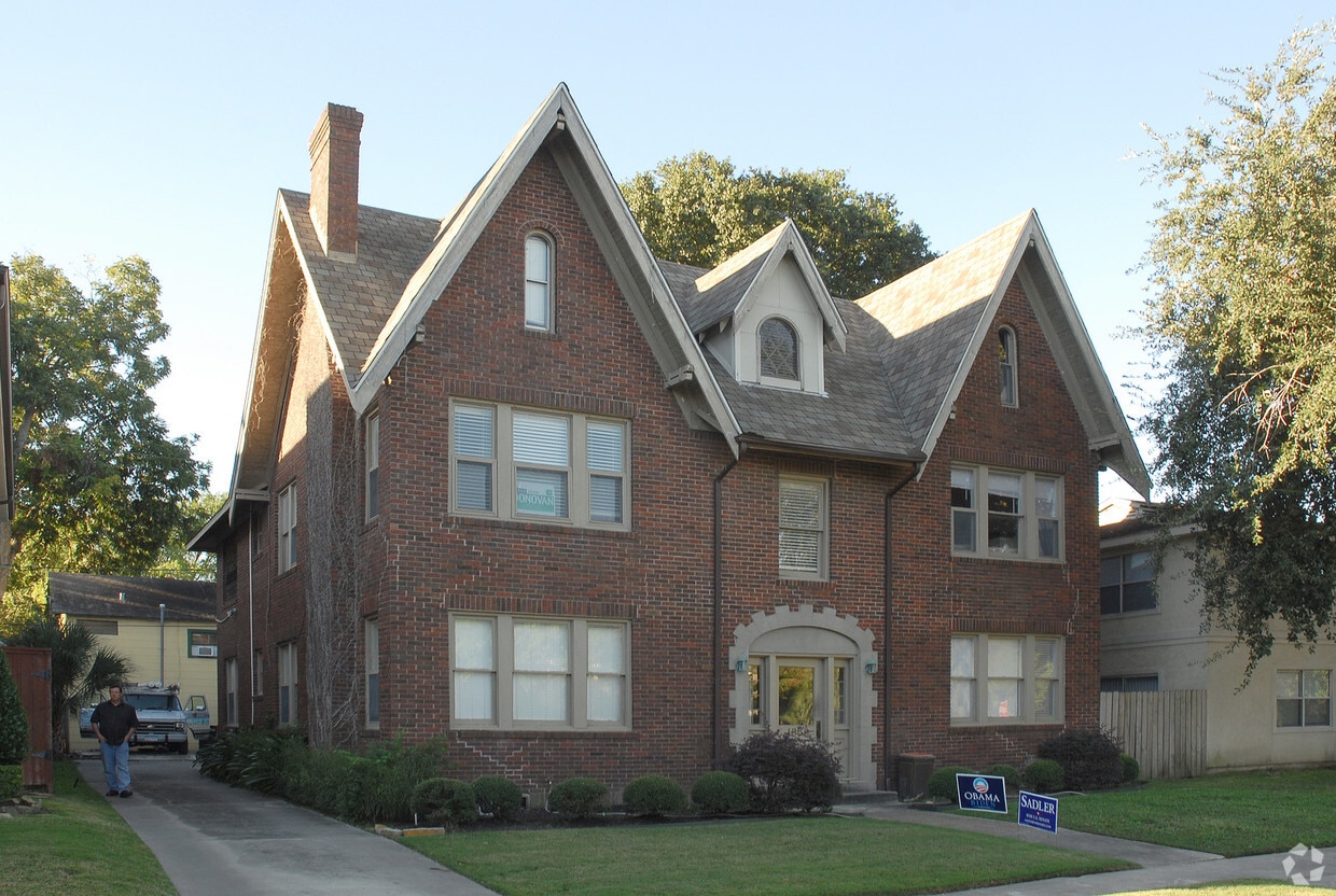 Primary Photo - 1535 Hawthorne St