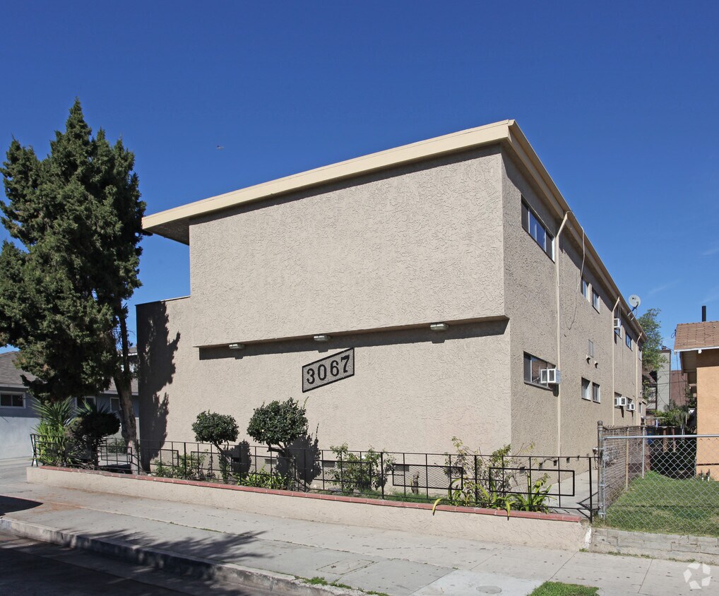 Foto del edificio - 3067 E 60th Pl