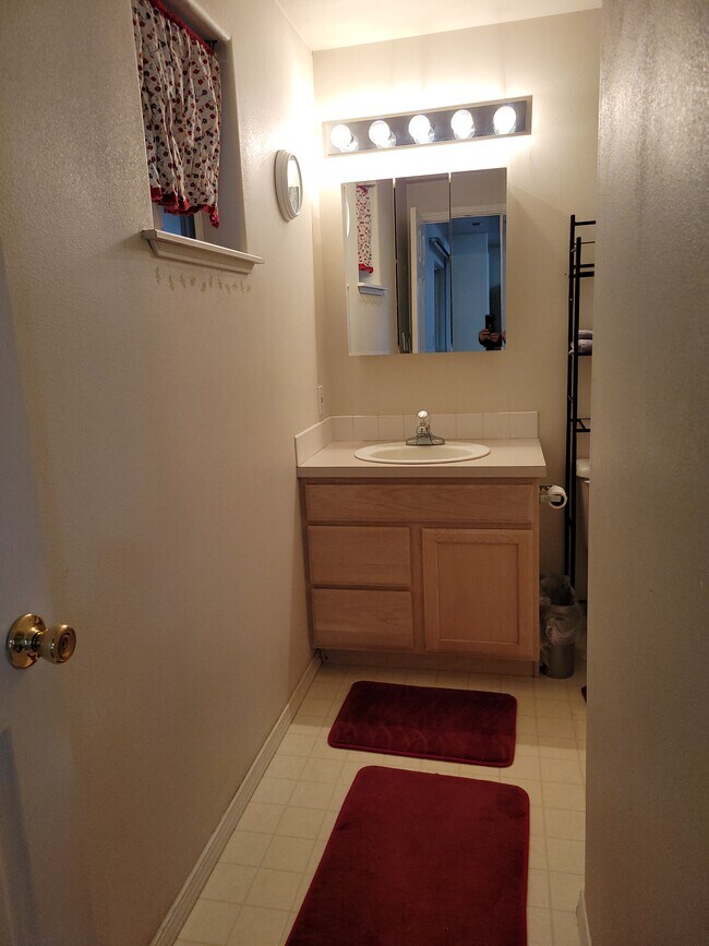 Foto del edificio - 326 NE Kingwood Pl