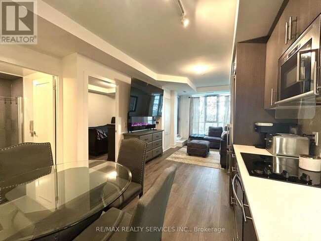 Building Photo - 2545 Simcoe St N