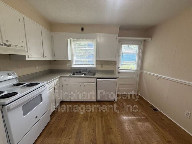 Foto del edificio - 1570 Marett Blvd