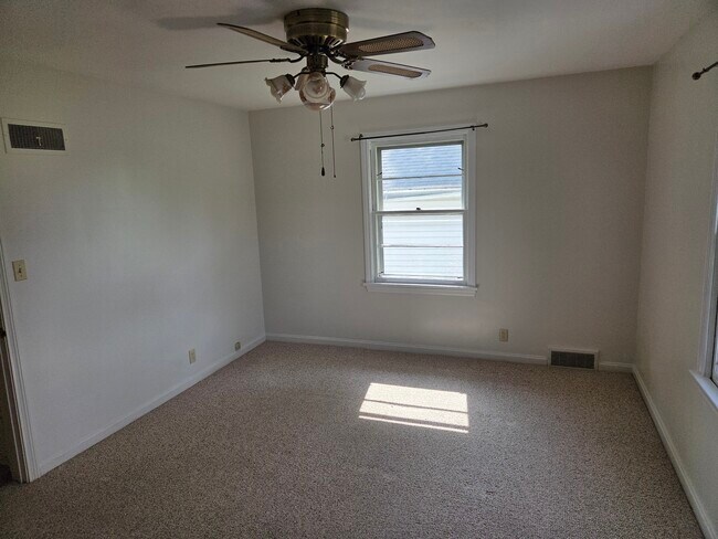 Dormitorio - 420 Muth Rd