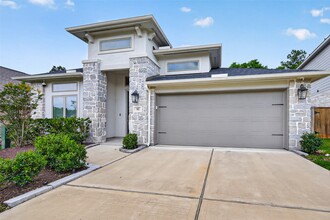 Building Photo - 302 Sky Top Dr