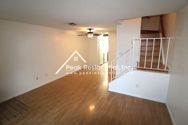 Foto del edificio - 2 br, 1.5 bath House - 4322 Greenholme Dr #32
