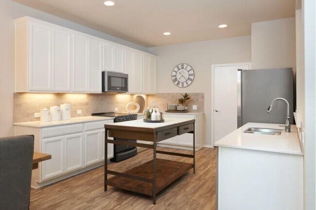 Foto del edificio - 482 Thornless Cir