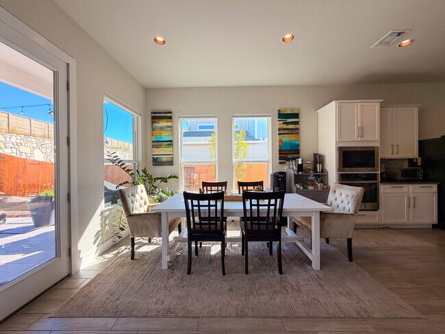 Foto del edificio - 11001 Charger Way