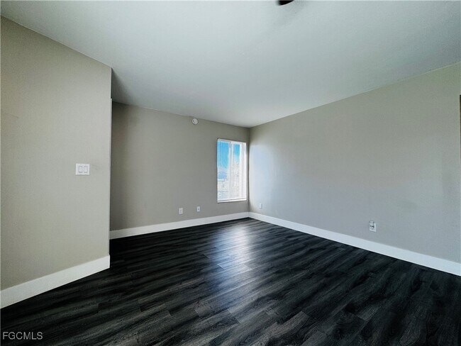 Building Photo - 4107 SE 18th Pl