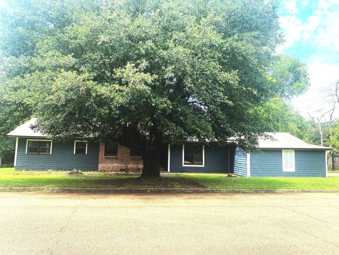 Primary Photo - 4561 Meadowhill Dr