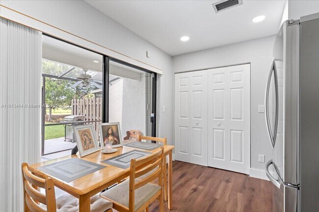Foto del edificio - 10789 NW 11th St