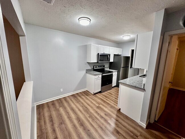 Foto del edificio - 755 Burcale Rd