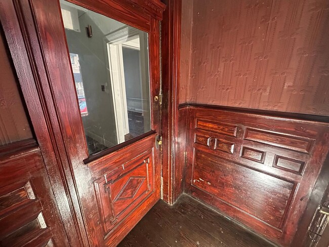 Building Photo - Available now!  Large 5 bedroom home in Yo...