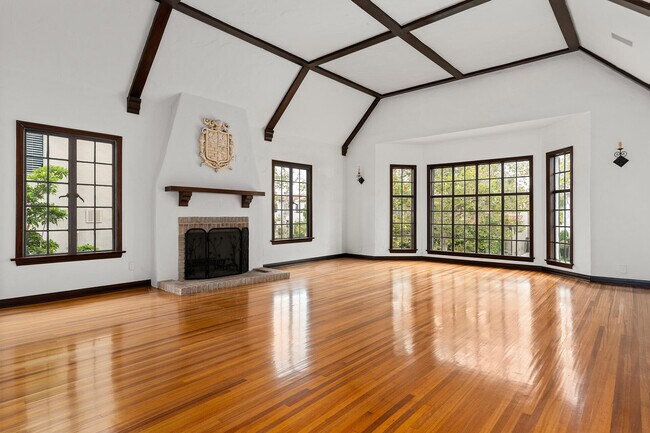 Foto del edificio - 407 N Orange Dr