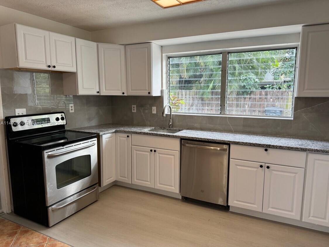Foto principal - 1821 SW 23rd St